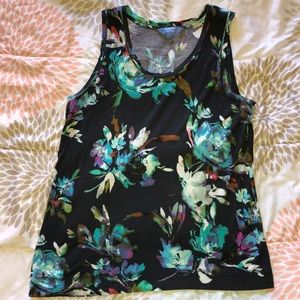 Sleeveless Simply Vera shirt
